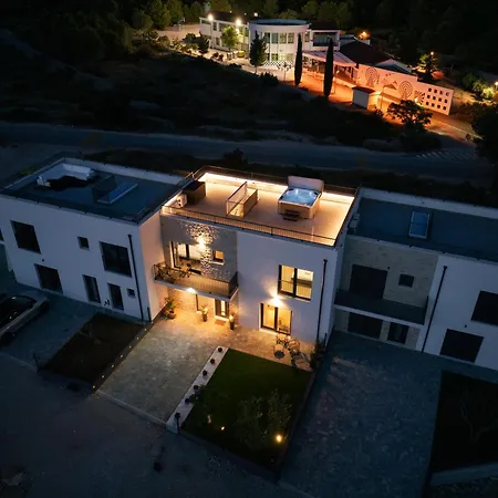 Rooftop House بيت للعطل *